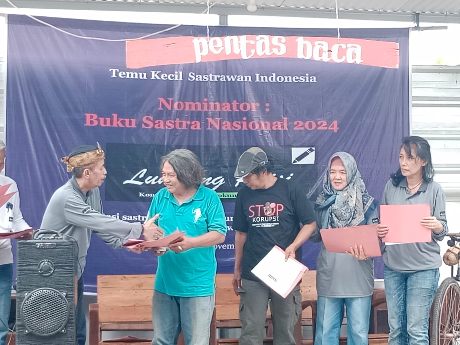 penyerahan-sertivikat-nominator-buku-sastra-2024-1