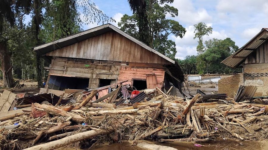 banjir-bandang-menerjang-batang-toru-tapanuli-selatan-sumatera-utara-indonesia-sabtu-29112025-1764484561973_169-2